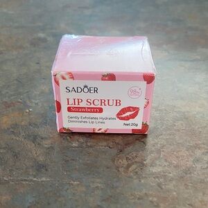 Sadoer Strawberry Lip Scrub - Pink NIP